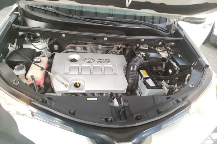 Used Toyota RAV4 2016 2.0L CVT Two-Wheel Drive Fashion Edition China V Standard Engine Bay