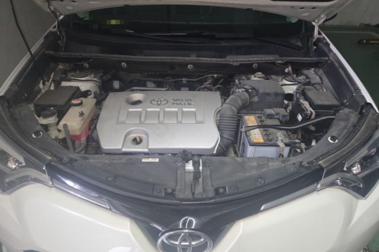 Used Toyota RAV4 2016 2.0L CVT 4x4 New Edition China V Standard Engine Bay