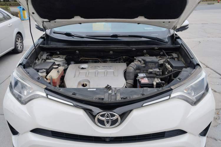 Used Toyota RAV4 2016 2.0L CVT Two-Wheel Drive Fashion Edition China V Standard Engine Bay