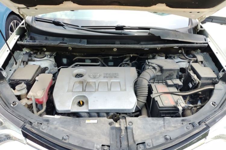 Used Toyota RAV4 2016 2.0L CVT Two-Wheel Drive Fashion Edition China V Standard Engine Bay