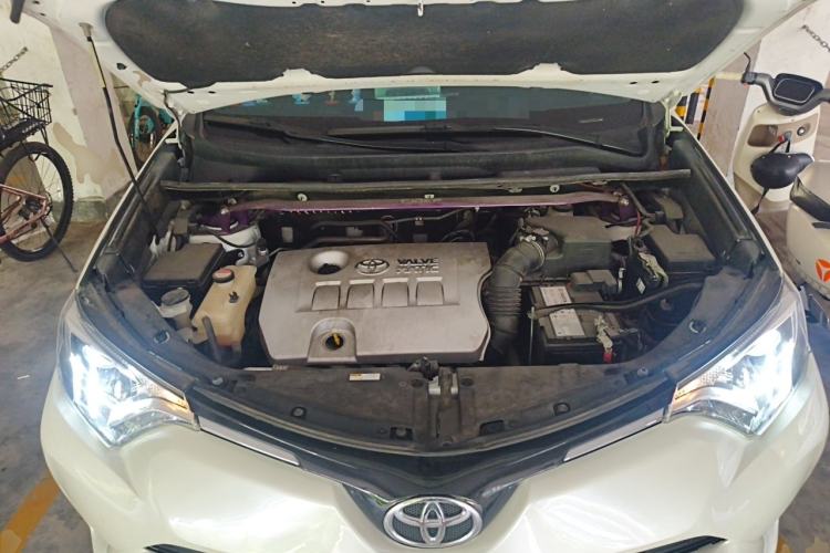 Used Toyota RAV4 2016 2.0L CVT Two-Wheel Drive Fashion Edition China V Standard Engine Bay