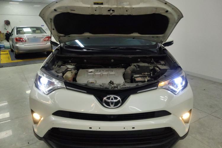 Used Toyota RAV4 2016 2.0L CVT Two-Wheel Drive Fashion Edition China V Standard Engine Bay