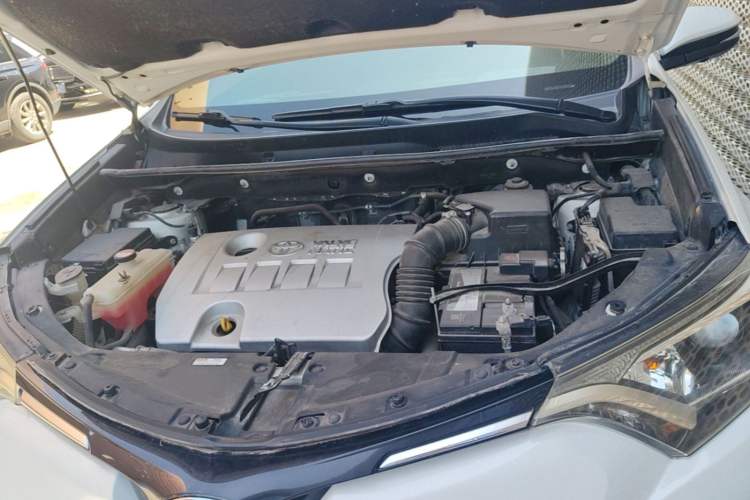 Used Toyota RAV4 2016 2.0L CVT Two-Wheel Drive Fashion Edition China V Standard Engine Bay