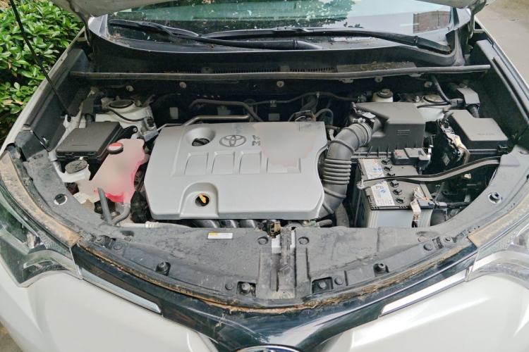Used Toyota RAV4 2016 2.0L CVT Two-Wheel Drive Fashion Edition China V Standard Engine Bay