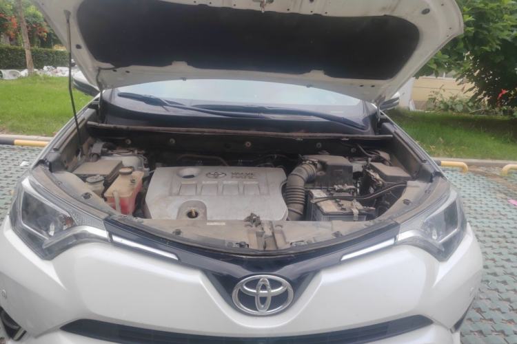 Used Toyota RAV4 2016 2.0L CVT Two-Wheel Drive Fashion Edition China V Standard Engine Bay