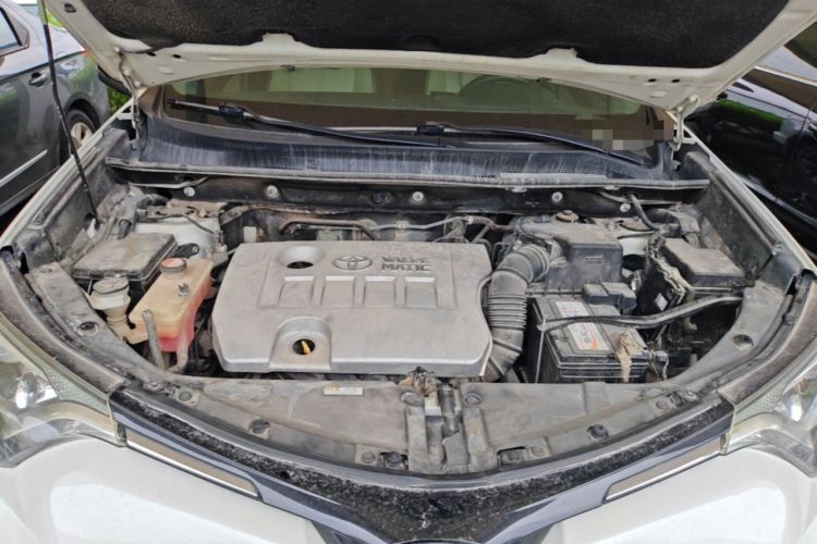 Used Toyota RAV4 2016 2.0L CVT Two-Wheel Drive Fashion Edition China V Standard Engine Bay