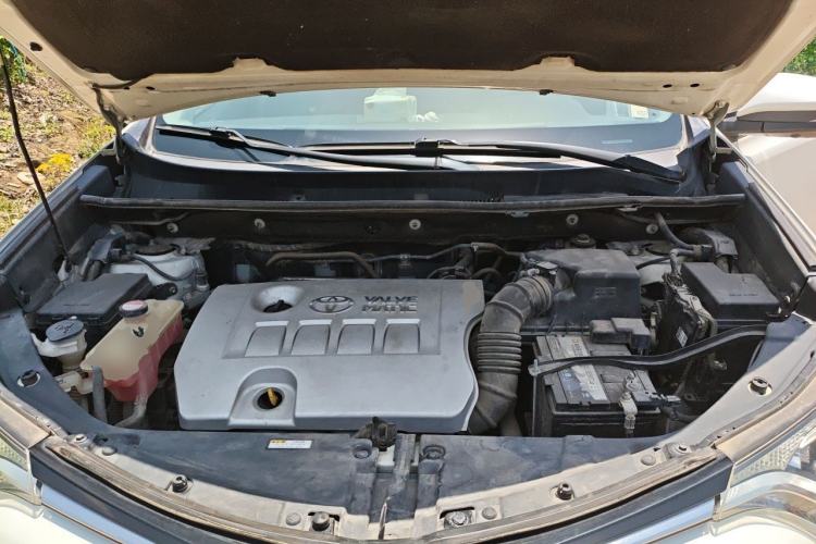 Used Toyota RAV4 2016 2.0L CVT Two-Wheel Drive Fashion Edition China V Standard Engine Bay