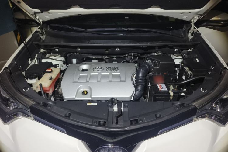 Used Toyota RAV4 2016 2.0L CVT Two-Wheel Drive Fashion Edition China V Standard Engine Bay
