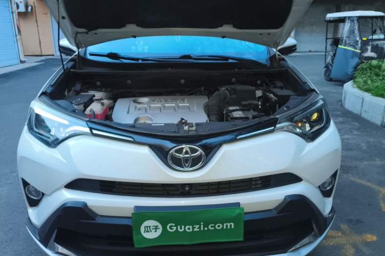 Used Toyota RAV4 2016 2.0L CVT 4x4 New Edition China V Standard Engine Bay