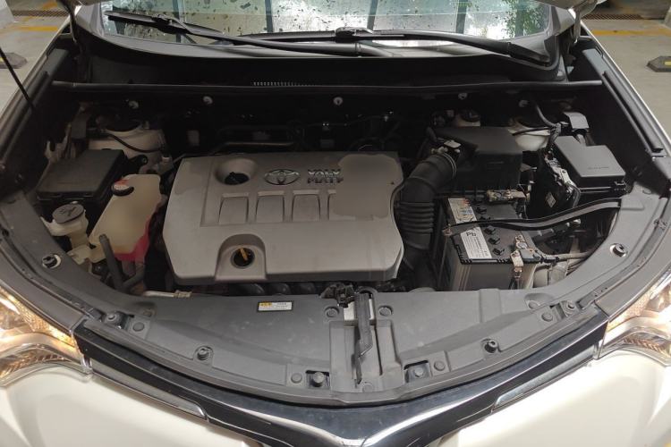 Used Toyota RAV4 2016 2.0L CVT Two-Wheel Drive Fashion Edition China V Standard Engine Bay