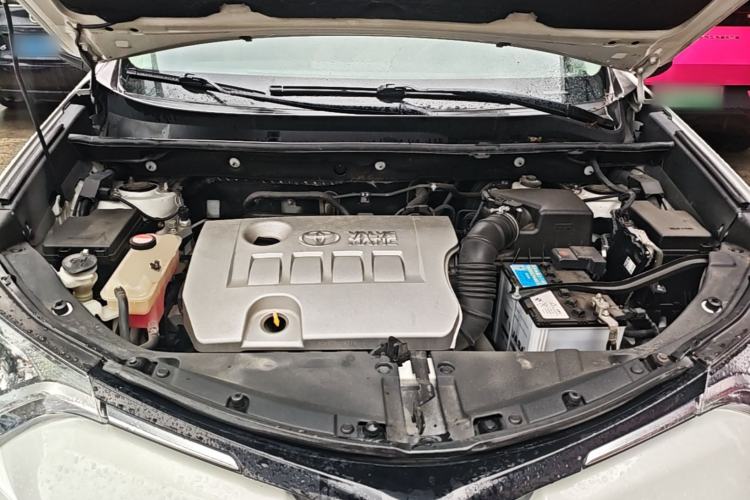 Used Toyota RAV4 2016 2.0L CVT Two-Wheel Drive Urban Edition China V Standard Engine Bay