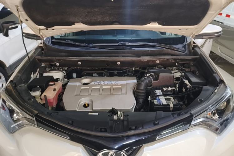 Used Toyota RAV4 2016 2.0L CVT Two-Wheel Drive Fashion Edition China V Standard Engine Bay
