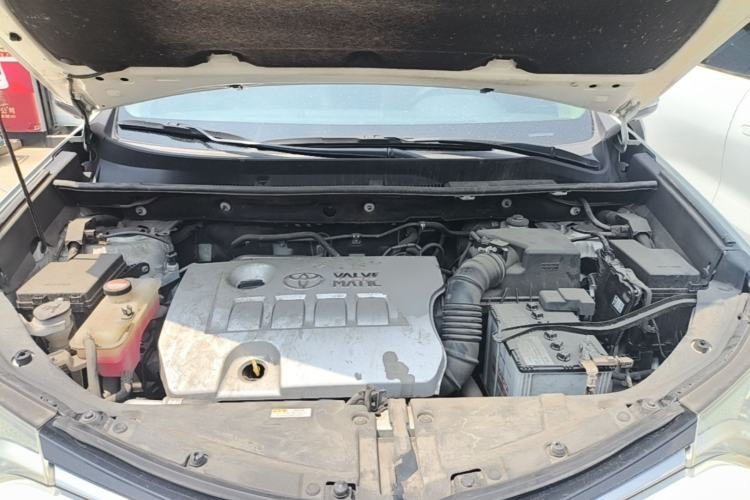 Used Toyota RAV4 2016 2.0L CVT Two-Wheel Drive Comfort Edition China V Standard Engine Bay