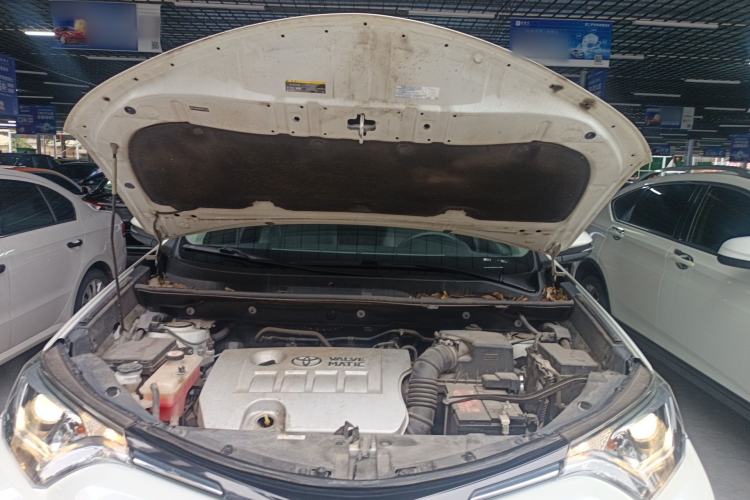 Used Toyota RAV4 2016 2.0L CVT Two-Wheel Drive Fashion Edition China V Standard Engine Bay