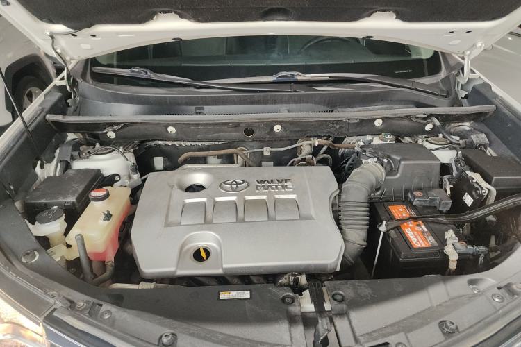 Used Toyota RAV4 2016 2.0L CVT Two-Wheel Drive Comfort Edition China V Standard Engine Bay