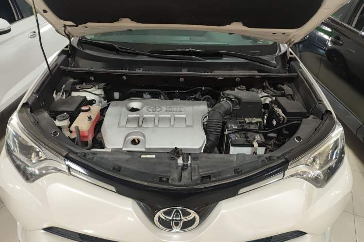 Used Toyota RAV4 2016 2.0L CVT Two-Wheel Drive Urban Edition China V Standard Engine Bay