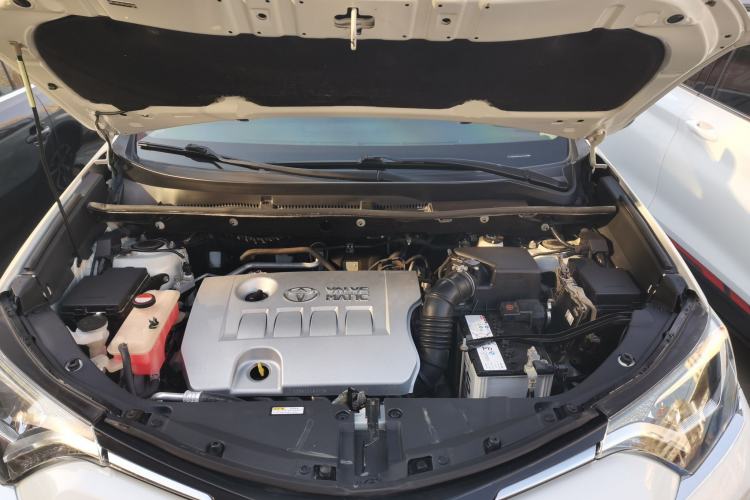 Used Toyota RAV4 2016 2.0L CVT Two-Wheel Drive Comfort Edition China V Standard Engine Bay
