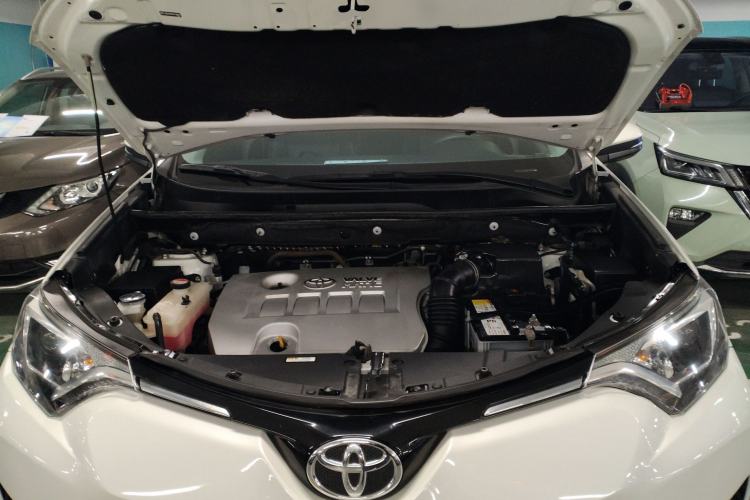 Used Toyota RAV4 2016 2.0L CVT Two-Wheel Drive Urban Edition China V Standard Engine Bay