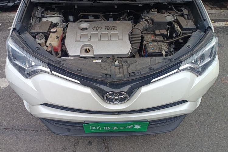 Used Toyota RAV4 2016 2.0L CVT Two-Wheel Drive Fashion Edition China V Standard Engine Bay
