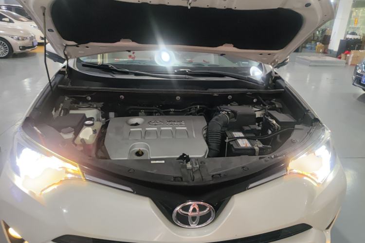 Used Toyota RAV4 2016 2.0L CVT Two-Wheel Drive Fashion Edition China V Standard Engine Bay