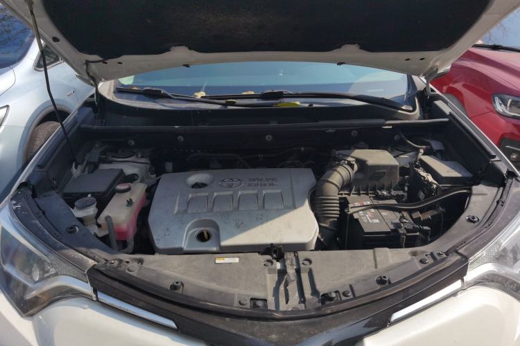 Used Toyota RAV4 2016 2.0L CVT Two-Wheel Drive Urban Edition China V Standard Engine Bay