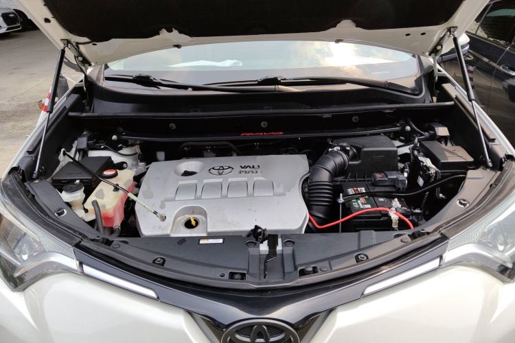 Used Toyota RAV4 2016 2.0L CVT Two-Wheel Drive Fashion Edition China V Standard Engine Bay