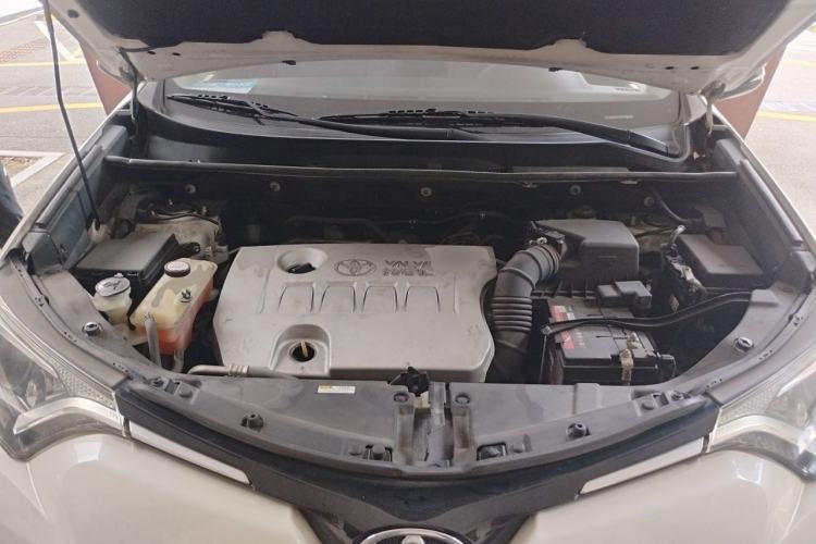 Used Toyota RAV4 2016 2.0L CVT Two-Wheel Drive Urban Edition China V Standard Engine Bay