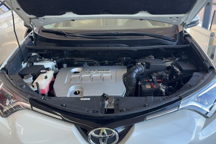 Used Toyota RAV4 2016 2.0L CVT Two-Wheel Drive Urban Edition China V Standard Engine Bay