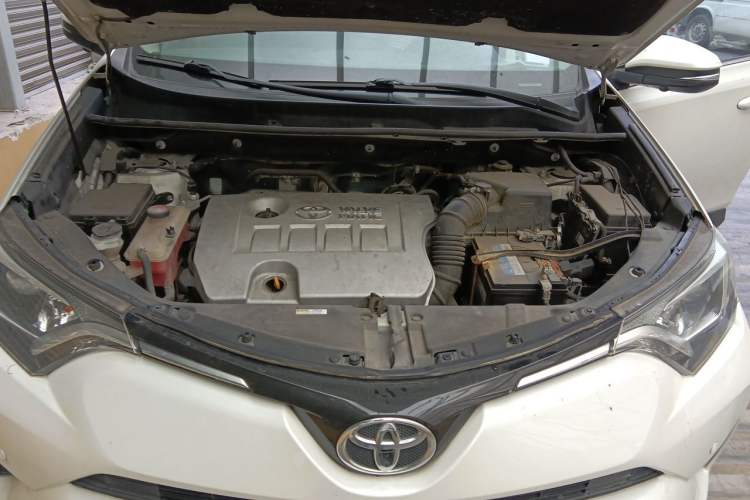 Used Toyota RAV4 2016 2.0L CVT Two-Wheel Drive Urban Edition China V Standard Engine Bay