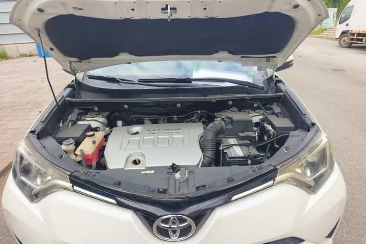 Used Toyota RAV4 2016 2.0L CVT Two-Wheel Drive Urban Edition China V Standard Engine Bay
