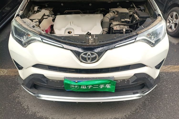 Used Toyota RAV4 2016 2.0L CVT Two-Wheel Drive Urban Edition China V Standard Engine Bay