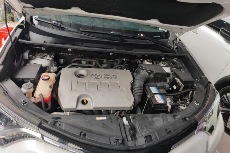 Used Toyota RAV4 2016 2.0L CVT Two-Wheel Drive Fashion Edition China V Standard Engine Bay