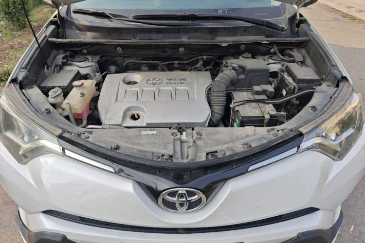 Used Toyota RAV4 2016 2.0L CVT Two-Wheel Drive Fashion Edition China V Standard Engine Bay