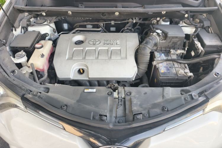 Used Toyota RAV4 2016 2.0L CVT Two-Wheel Drive Fashion Edition China V Standard Engine Bay