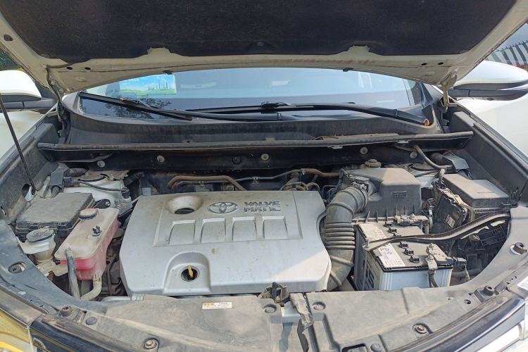 Used Toyota RAV4 2016 2.0L CVT Two-Wheel Drive Fashion Edition China V Standard Engine Bay