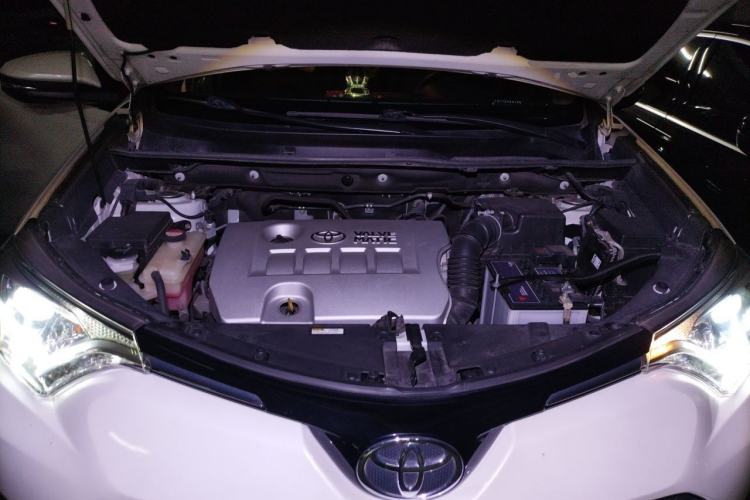 Used Toyota RAV4 2016 2.0L CVT Two-Wheel Drive Fashion Edition China V Standard Engine Bay