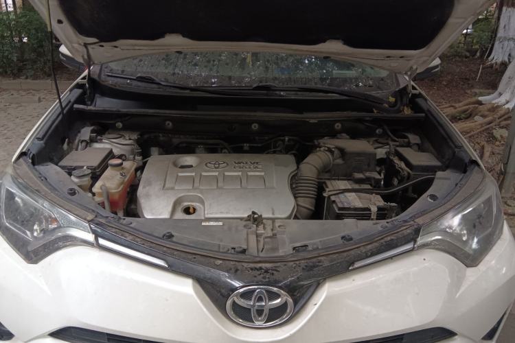 Used Toyota RAV4 2016 2.0L CVT Two-Wheel Drive Fashion Edition China V Standard Engine Bay