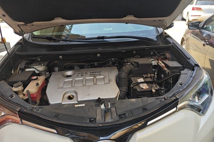 Used Toyota RAV4 2016 2.0L CVT Two-Wheel Drive Fashion Edition China V Standard Engine Bay