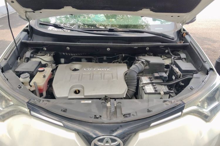 Used Toyota RAV4 2016 2.0L CVT Two-Wheel Drive Fashion Edition China V Standard Engine Bay