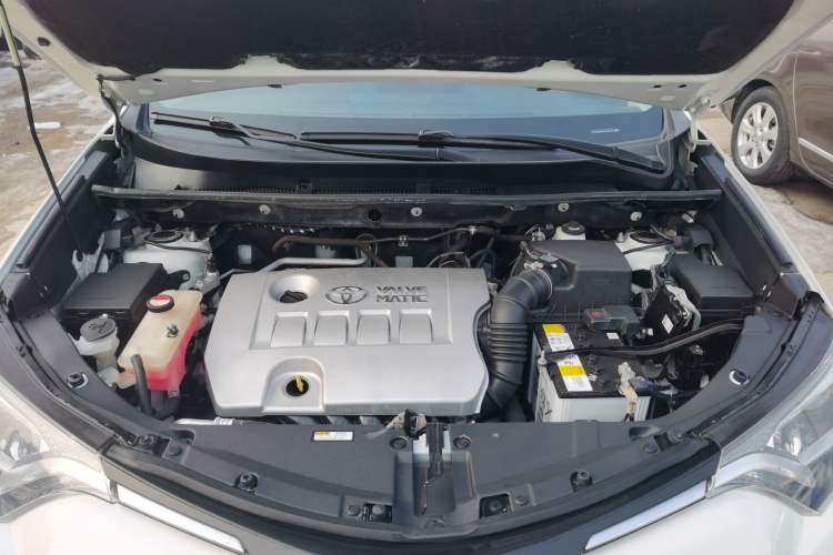 Used Toyota RAV4 2016 2.0L CVT Two-Wheel Drive Comfort Edition China V Standard Engine Bay