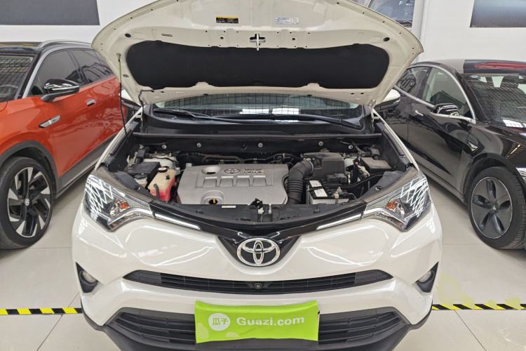 Used Toyota RAV4 2016 2.0L CVT Two-Wheel Drive Fashion Edition China V Standard Engine Bay