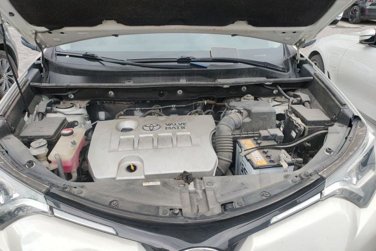 Used Toyota RAV4 2016 2.0L CVT Two-Wheel Drive Fashion Edition China V Standard Engine Bay