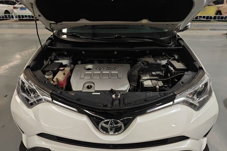 Used Toyota RAV4 2016 2.0L CVT Two-Wheel Drive Fashion Edition China V Standard Engine Bay