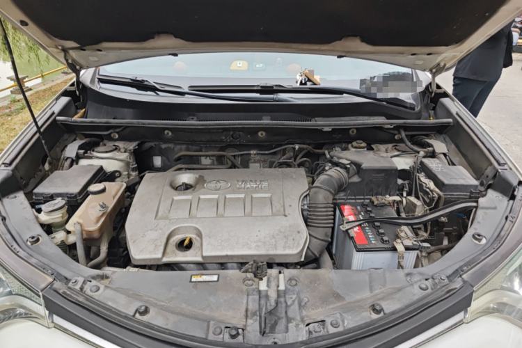Used Toyota RAV4 2016 2.0L CVT Two-Wheel Drive Fashion Edition China V Standard Engine Bay