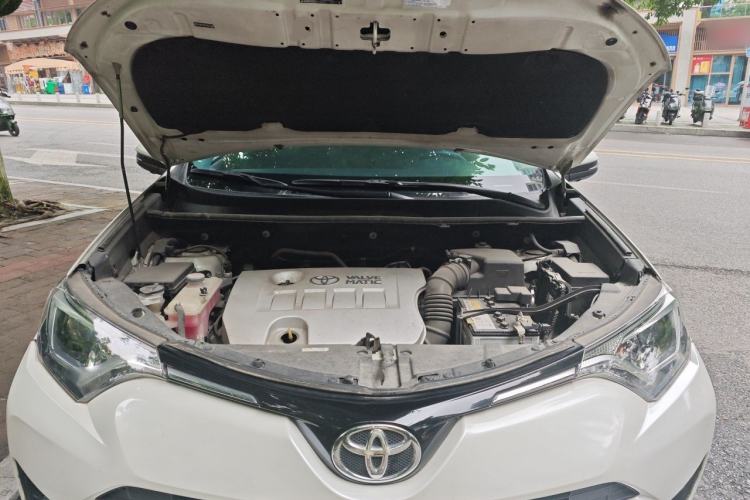 Used Toyota RAV4 2016 2.0L CVT Two-Wheel Drive Fashion Edition China V Standard Engine Bay