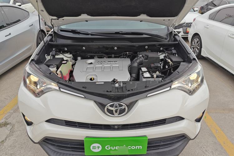 Used Toyota RAV4 2016 2.0L CVT Two-Wheel Drive Fashion Edition China V Standard Engine Bay
