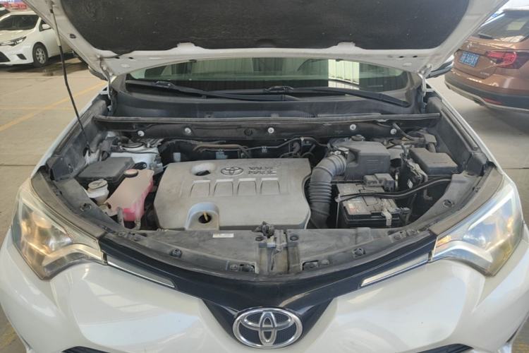 Used Toyota RAV4 2016 2.0L CVT Two-Wheel Drive Fashion Edition China V Standard Engine Bay