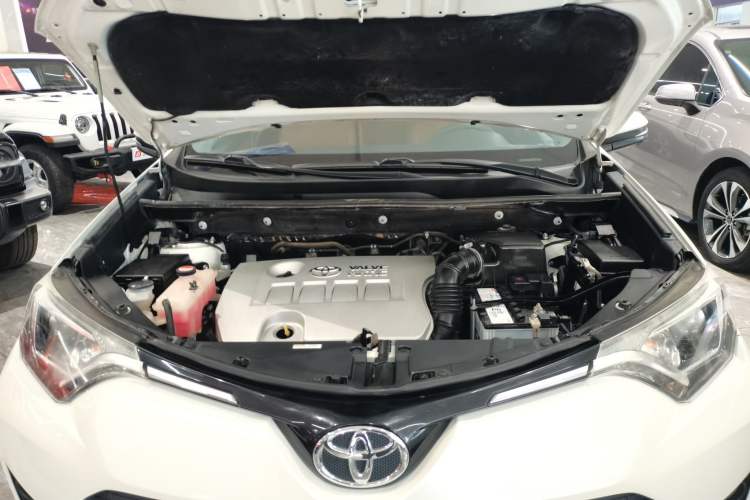 Used Toyota RAV4 2016 2.0L CVT Two-Wheel Drive Urban Edition China V Standard Engine Bay