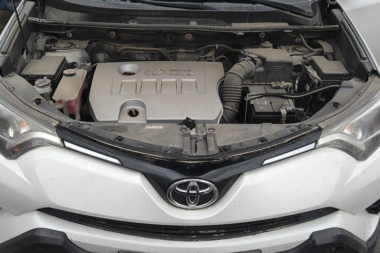Used Toyota RAV4 2016 2.0L CVT Two-Wheel Drive Urban Edition China V Standard Engine Bay