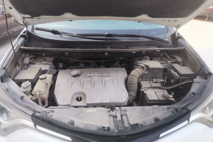 Used Toyota RAV4 2016 2.0L CVT Two-Wheel Drive Fashion Edition China V Standard Engine Bay